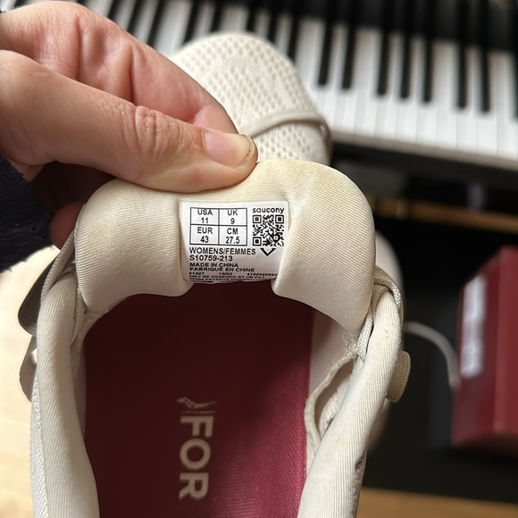 Brie & Wine Limited Edition Saucony Women’s Shoes 11 - Picture 5 of 13